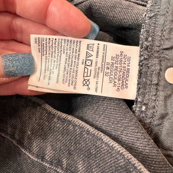 GAP Womens High Rise Stride Denim Shorts Washed Black Distressed Size 32 14R - Picture 6 of 7